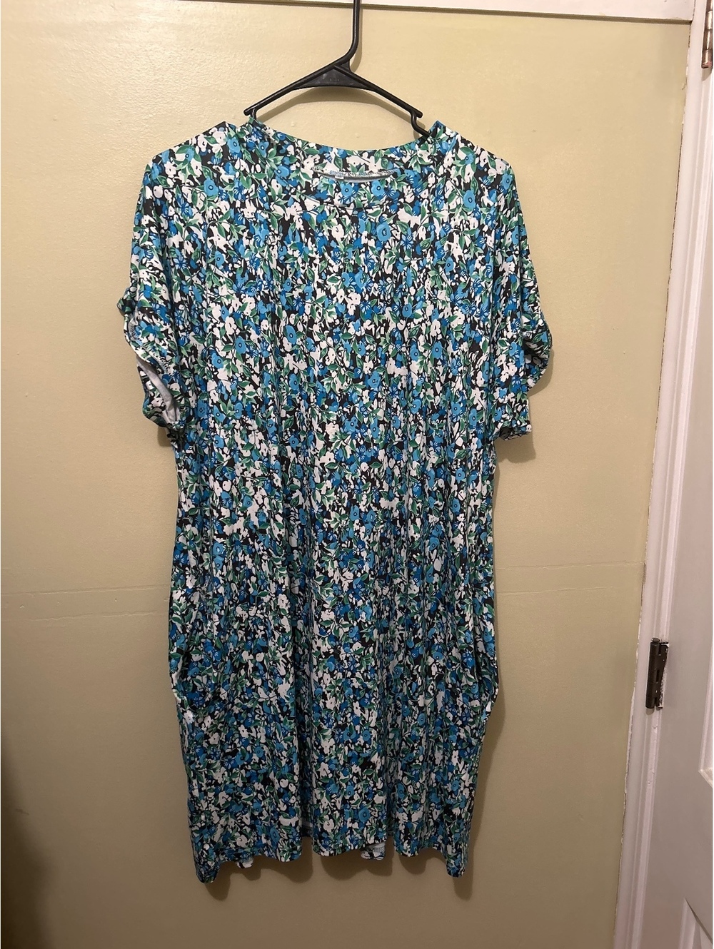 Floral Pattern Medium Size Casual Dress with Pockets
